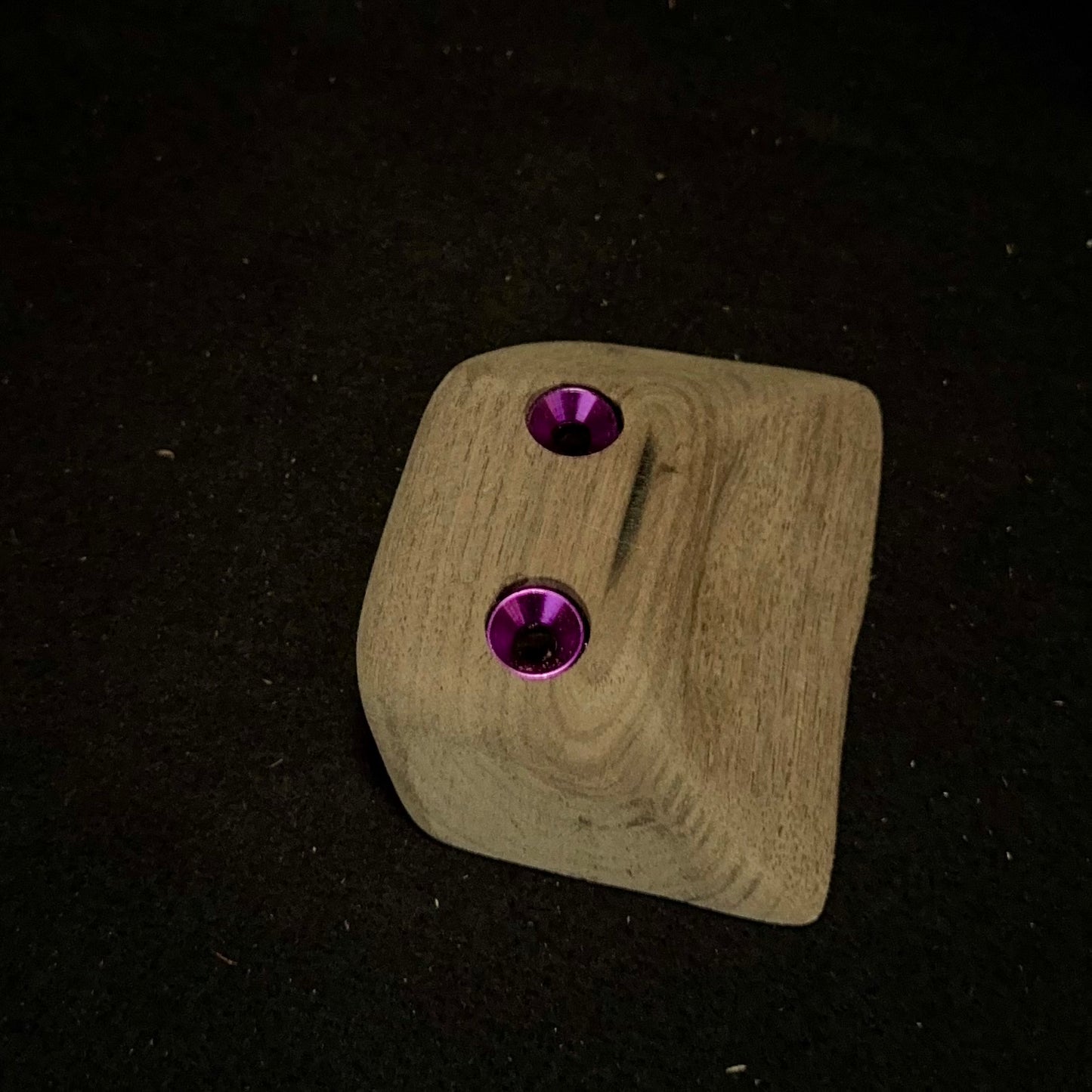 20mm 20° incut 3-finger thumbcatch Crimp - Wood Climbing Hold