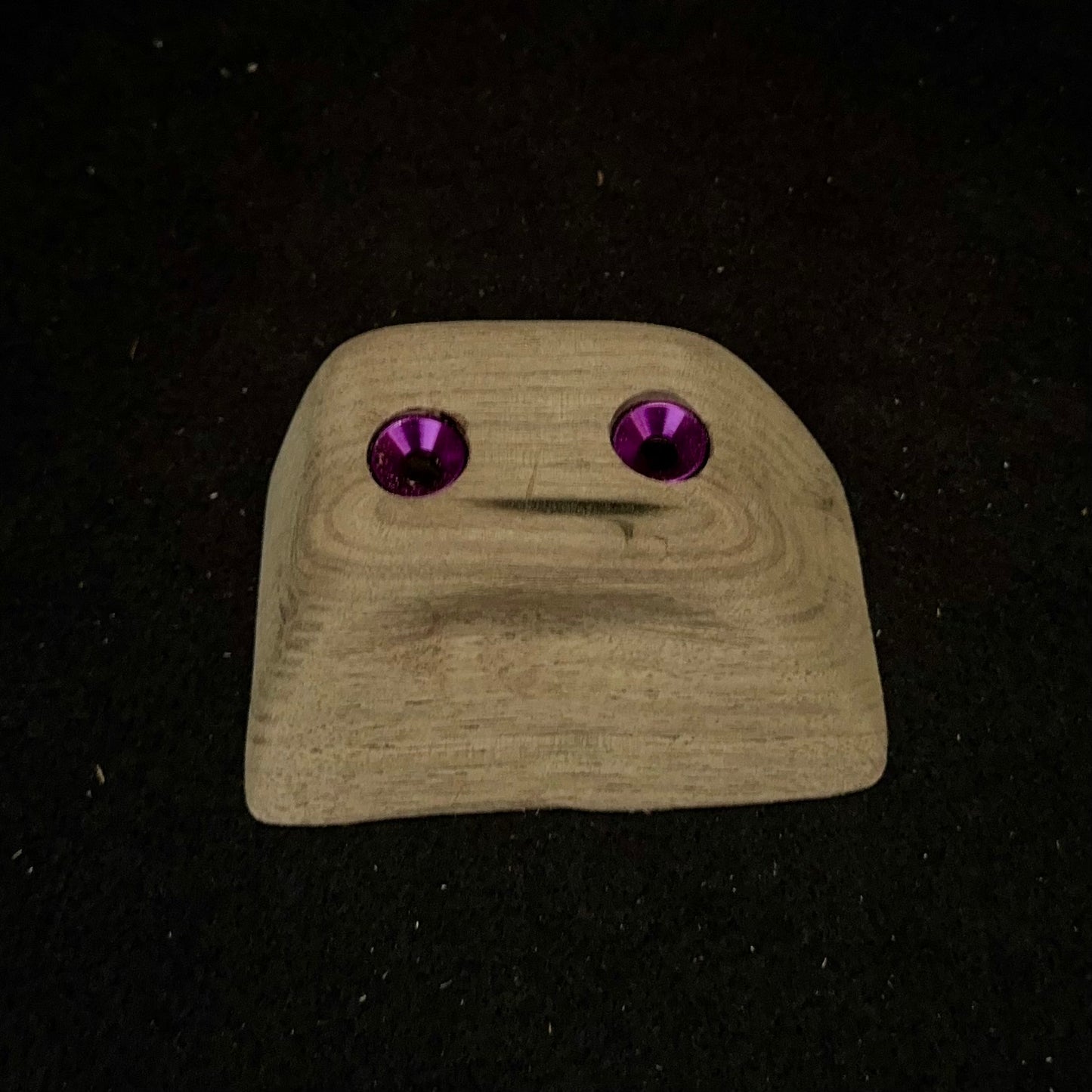 20mm 20° incut 3-finger thumbcatch Crimp - Wood Climbing Hold